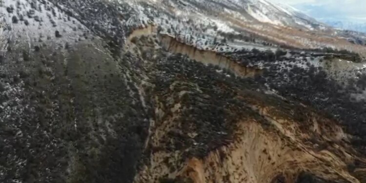 Intensivi i reshjeve shkakton rrëshqitjen e një pllaje në malet e Lunxhërisë në Gjirokastër, kërkohet ndihma e ekspertëve gjeologë