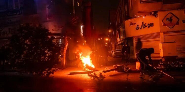 Internet i ndërprerë për ditën e katërt, Irani vazhdon të jetë i izoluar nga bota.