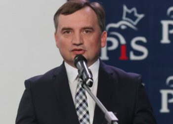 Ish-Ministri Polak i Drejtësisë Akuzohet për Abuzim me Pushtetin dhe Kërkon Azil Politik në Hungari