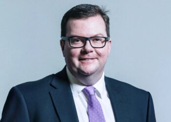 Ish-deputeti britanik në akuzë për ngacmim seksual, do të përballet me sistemin e drejtësisë.