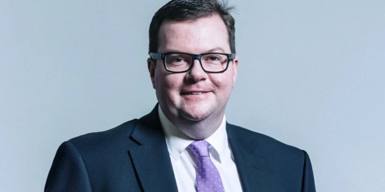 Ish-deputeti britanik në akuzë për ngacmim seksual, do të përballet me sistemin e drejtësisë.