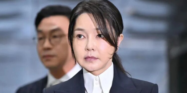 Ish-zonja e parë e Koresë së Jugut dënohet me burg për korrupsion dhe ryshfet