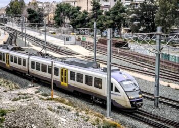 Ishin në të njëjtin tren/ Burri ngacmon seksualisht një vajzë 14-vjeçare dhe ndalohet nga policia.