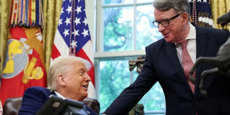 “Jo budalla, ish-ambasadori britanik në SHBA: Trump nuk do ta marrë Groenlandën me forcë”