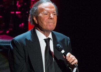 Julio Iglesias reagon ndaj akuzave për abuzim seksual: "Dua të mbroj dinjitetin tim!"