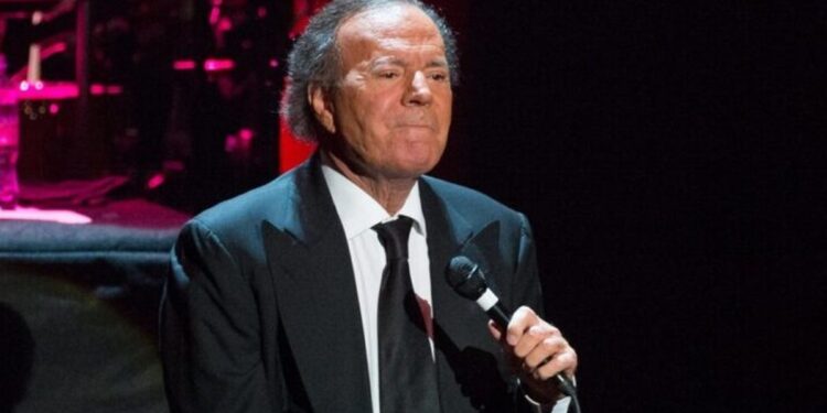 Julio Iglesias reagon ndaj akuzave për abuzim seksual: "Dua të mbroj dinjitetin tim!"