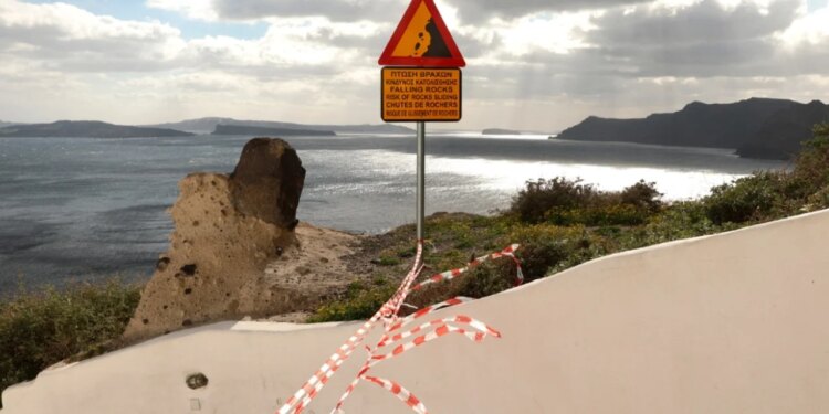 Kanë rrezik për cunami në Santorini: Çfarë ndodh nëse vullkani Kolumbo shpërthen, sipas një studimi