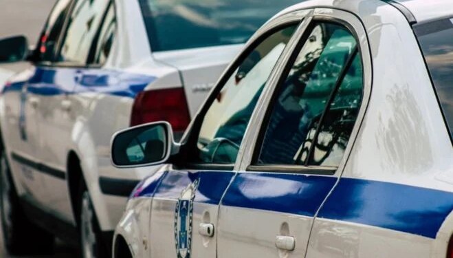 Katër adoleshentë sulmojnë një 17-vjeçare në Selanik dhe shpërndajnë videon në Instagram, dy prej vajzave, përfshirë një 16-vjeçare shqiptare, arrestohen.