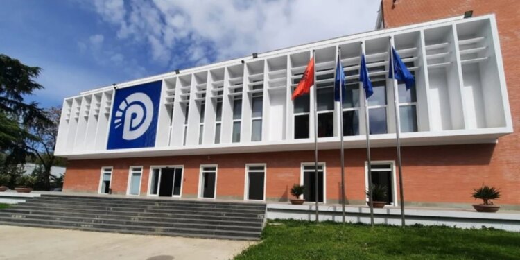 Këshilli i Imuniteteve vonon mbledhjen për Ballukun, PD reagon: Kuvendi dhe Gjykata Kushtetuese po përpiqen të bllokojnë SPAK-un