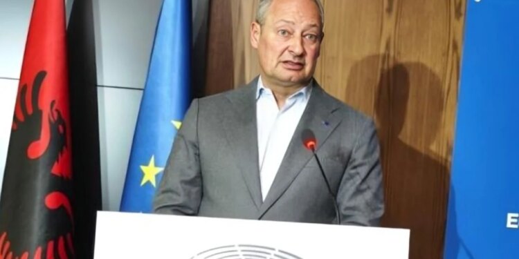 Klima e bisedimeve në Kuvend, raportuesi i PE në Shqipëri: Bashkëpunim dhe mundësi për debat mes qeverisë dhe opozitës.