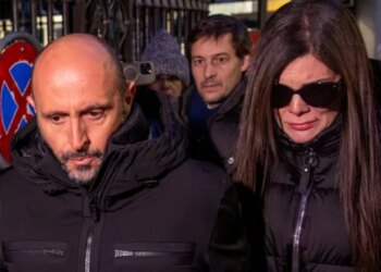 Klubi në Zvicër ku 40 persona humbën jetën nga zjarri, pronari bën një deklaratë tronditëse: Dera e emergjencës ishte e mbyllur nga brenda.