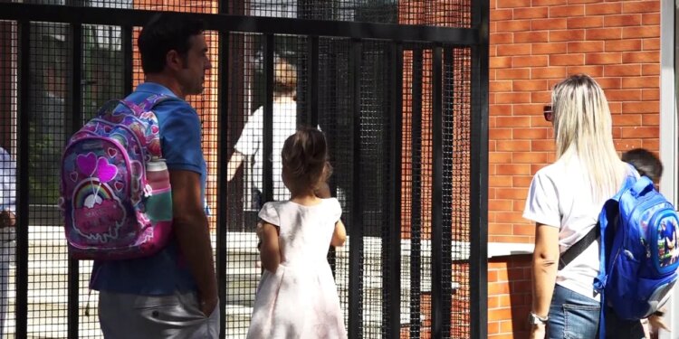 Kompensimi për fëmijët nën 18 vjeç: Kontabilistët shpjegojnë si mund të merrni rimbursim për arsimimin e tyre