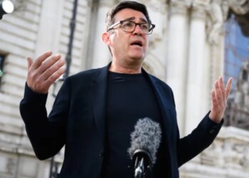 Konflikt në Partinë Laburiste, Starmer i ndalon Burnham-it kandidimin për zgjedhjet e parakohshme parlamentare.