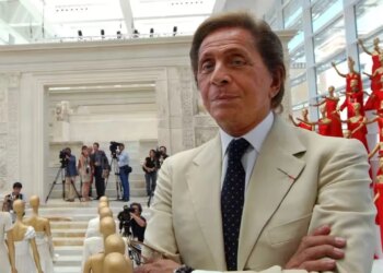 Kujt do t’i kalojë pasuria e Valentinos? Një inxhinier dhe një avokat mbajnë çelësat (dhe sekretet) e trashëgimisë së stilistit.