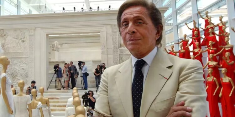 Kujt do t’i kalojë pasuria e Valentinos? Një inxhinier dhe një avokat mbajnë çelësat (dhe sekretet) e trashëgimisë së stilistit.