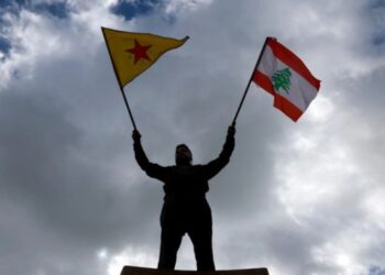 Kurdët dhe qeveria siriane përplasen në Aleppo, qytetarët protestojnë pasi u dëbuan nga luftimet.