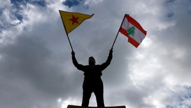 Kurdët dhe qeveria siriane përplasen në Aleppo, qytetarët protestojnë pasi u dëbuan nga luftimet.