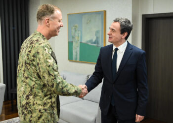 Kurti takon komandantin e NATO-s: Siguria e kufijve të Kosovës është prioriteti kryesor.