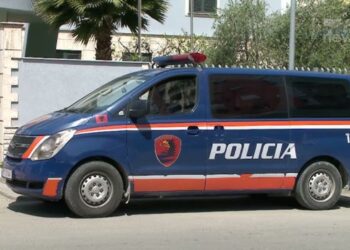 LAJM I FUNDIT: Baba godet me thikë vajzën në Durrës