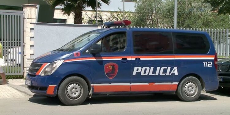 LAJM I FUNDIT: Baba godet me thikë vajzën në Durrës