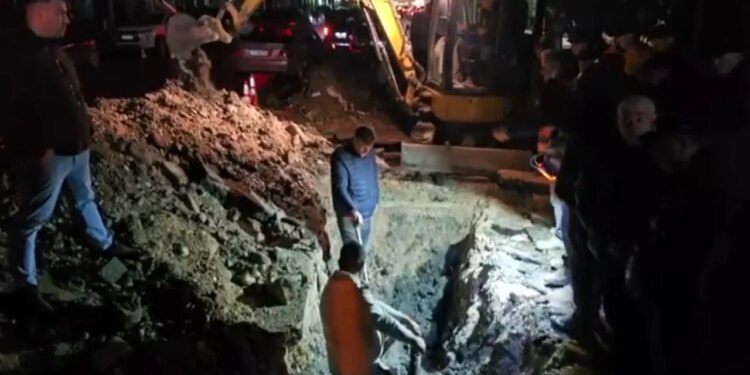 Lagjja 'Pavarësia' në Vlorë pa energji elektrike për shkak të punimeve për linjat e reja të ujit të pijshëm
