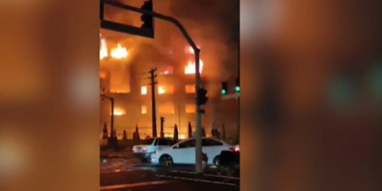 “Lëndime në mendje dhe zemër”/ Protesta në Iran me 65 të vdekur, dëshmitë alarmante të mjekëve: Shumica janë të rinj, morgu është plot…