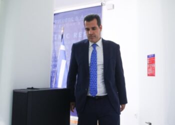 Ligji i ri për emigrantët në Greqi: 90 mijë leje qëndrimi në proces legalizimi