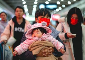 Lindjet në Kinë arrijnë nivelet më të ulëta historike, duke bërë që popullsia e superfuqisë aziane të bie për të katërtin vit radhazi.