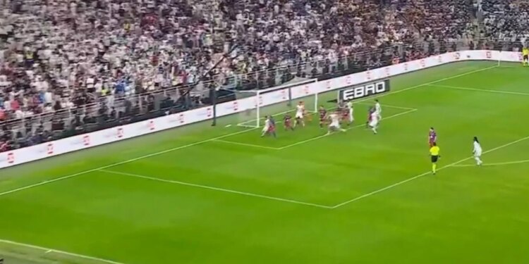 Live Barcelona-Real Madrid: Pjesa e dytë, skuadrat në garë për trofe (Video)