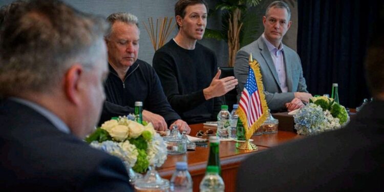 Lufta katërvjeçare me Rusinë: Bisedimet për paqe për Ukrainën vazhdojnë në Abu Dhabi, pa përfaqësuesit e Trump.