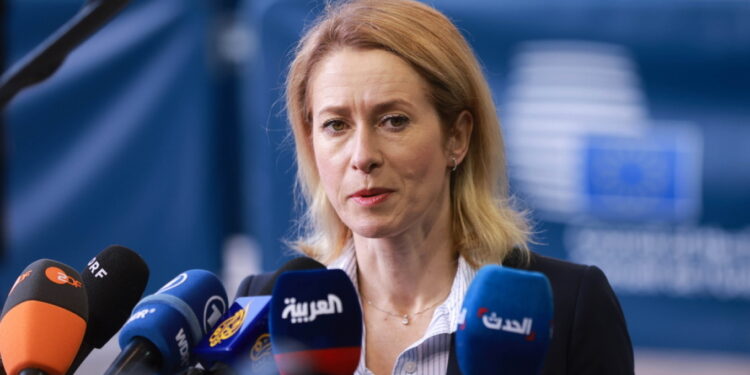 Lufta në Ukrainë: BE paralajmëron se Rusia përpiqet të bombardojë dhe të mbajë nën kontroll ukrainasit deri në dorëzim.