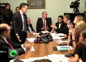 Mbledhje apo diskutim në humor?" Debati Hasani-Balla në komisionin e punëve të jashtme: "Mos u shqetëso, burri, nëse nuk duron këtë presion...