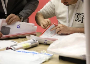 Më shumë se 30 për qind e votave janë të kushtueshme, ja kush udhëheq.