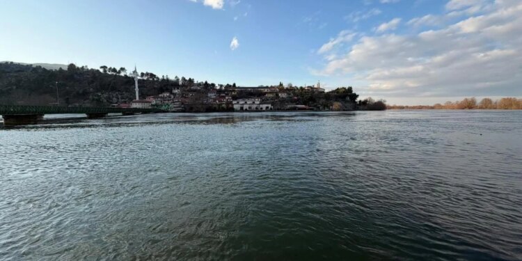 Moti i keq në qarkun e Shkodrës sjell lumenjtë nën nivelet alarmuese