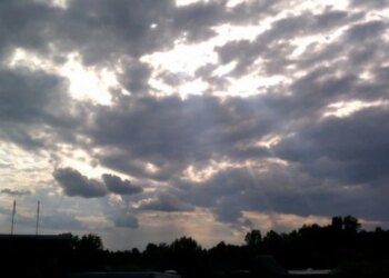 Moti i paqëndrueshëm dhe reshjet e shiut, si do të jetë e diela?