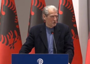 Një ditë para protestës kombëtare, Berisha inkurajon të rinjtë: Ngrihuni si në Beograd dhe Bangladesh, përsëri merrni lirinë dhe të drejtat tuaja.