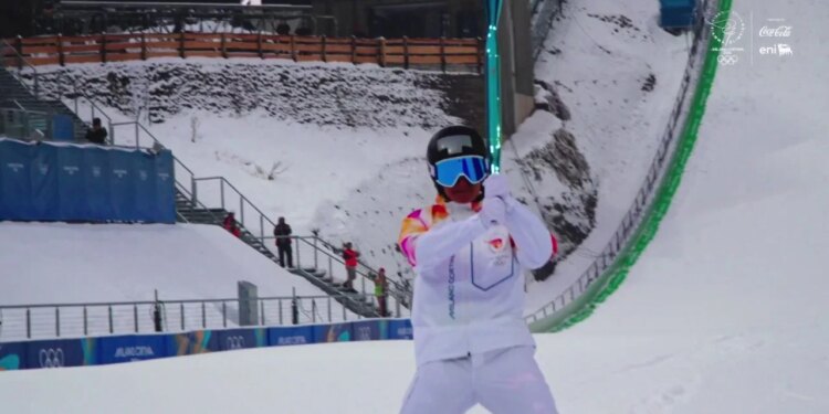 Një “shqiptare” mban flakën, nëna dhe trajnerja e Lara Colturit e mbajnë Flakën Olimpike