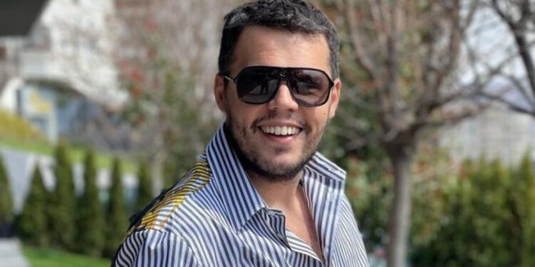 Një tjetër arritje, këngëtarja ndërkombëtare zbulon fustanin e saj nga Valdrin Sahiti në Golden Globes 2026!