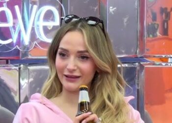 Nuk e kishim parashikuar! Selin puth në buzë me...