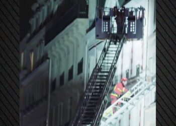 Pamje alarmante në Paris, shembet kati i pestë i një ndërtese, 19 të plagosur.