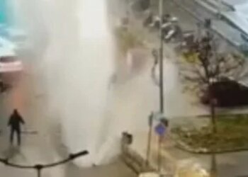 Pamje alarmante nga Selaniku: shpërthen tubacioni i ujit, raportohet për disa të plagosur.