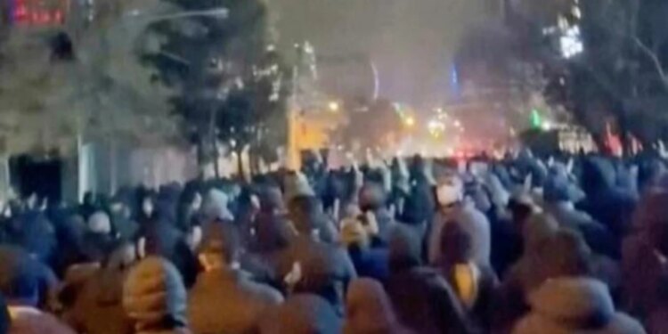 "Pentagoni i ka paraqitur Trumpit strategjinë për sulmin në Iran," shkruan NYT: Tani pyetja është se kur do të realizohet. Teherani: Do të godasim Izraelin.