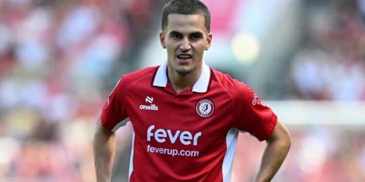 Përformancat e tij mbresëlënëse në Angli, ylli shqiptar i lënë pas dore nga Sylvinho mund të kalojë te ekipi që ka ambicie për në Premier League.