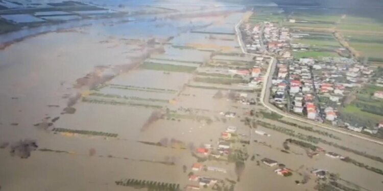 Përmbytjet në Durrës, situata po stabilizohet: mbi 1.400 hektarë tokë të përmbytur dhe qindra banorë në strehim të përkohshëm.