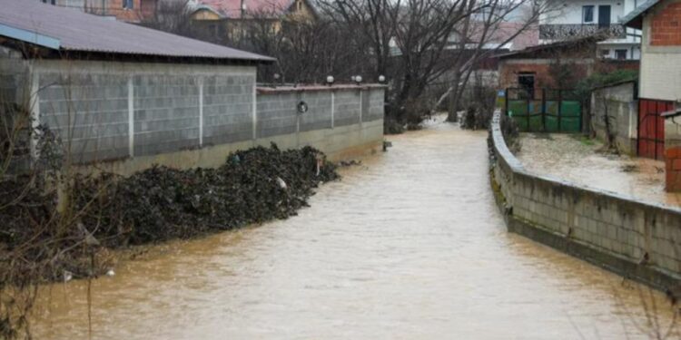 Përmbytjet në Kosovë, procesi mësimor në tri komuna të tjera përsëri shtyhet