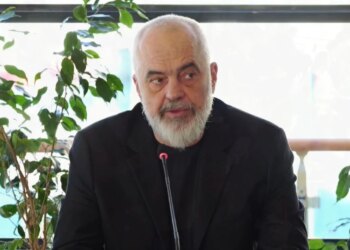 "Përmbytjet si rezultat i mbetjeve, një problem shqiptar": Rama thirri kryebashkiakët dhe kritikoi pushtetin vendor: Duhet ndaluar kjo situatë kaotike.