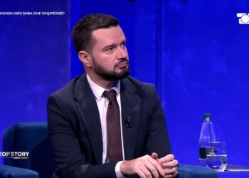 Pezullimi i vizave nga DASH: Curi thotë se shqiptarët sjellin prindërit në SHBA dhe përballen me penalizime për këtë…