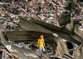 "Plehrat u rrokullisën mbi qytetarët" / Tragjedia në Filipine, 11 jetë të humbura nga shembja e landfillit