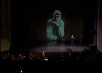 “Poeti i Filmit” nderohet në 90-vjetorin e lindjes, Roza Anagnosti ndan amanetin e bashkëshortit: Dhimitër, do të jem gjithmonë me ty në zemër!