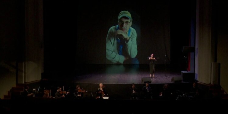 “Poeti i Filmit” nderohet në 90-vjetorin e lindjes, Roza Anagnosti ndan amanetin e bashkëshortit: Dhimitër, do të jem gjithmonë me ty në zemër!